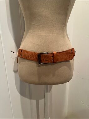 Aridza Bross Textured Leather Waist Belt in Brown